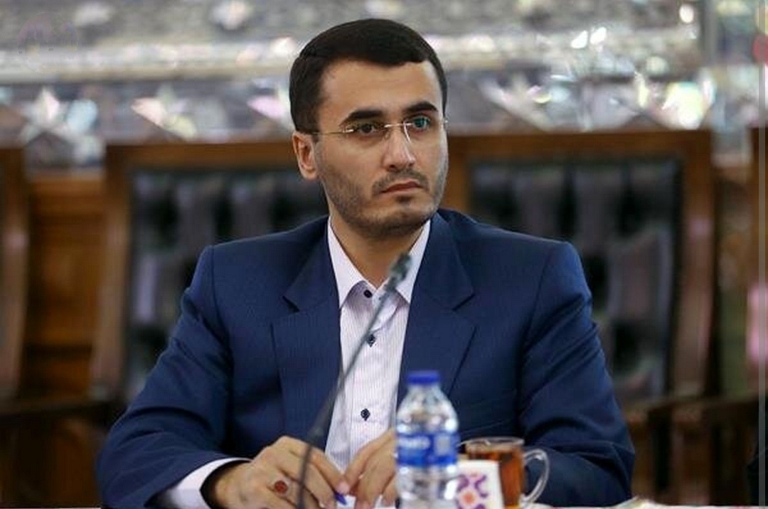 روح‌الله متفکر آزاد