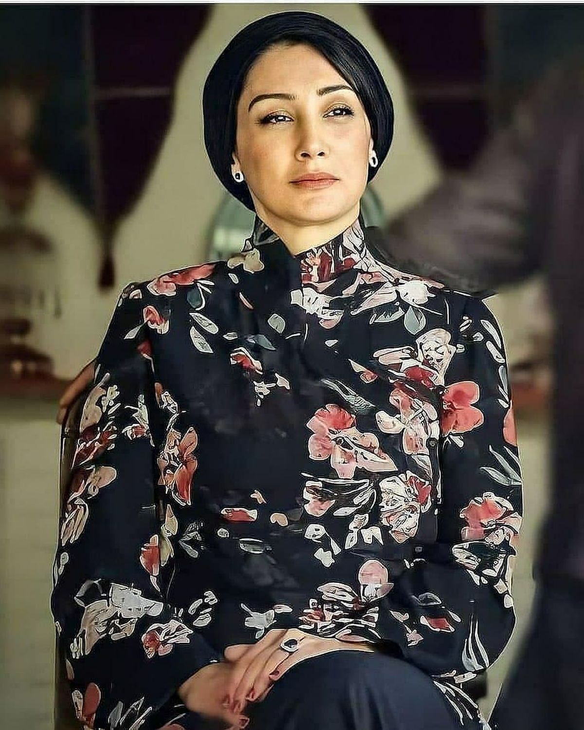هدیه تهرانی با گریم فیلم بی همه چیز