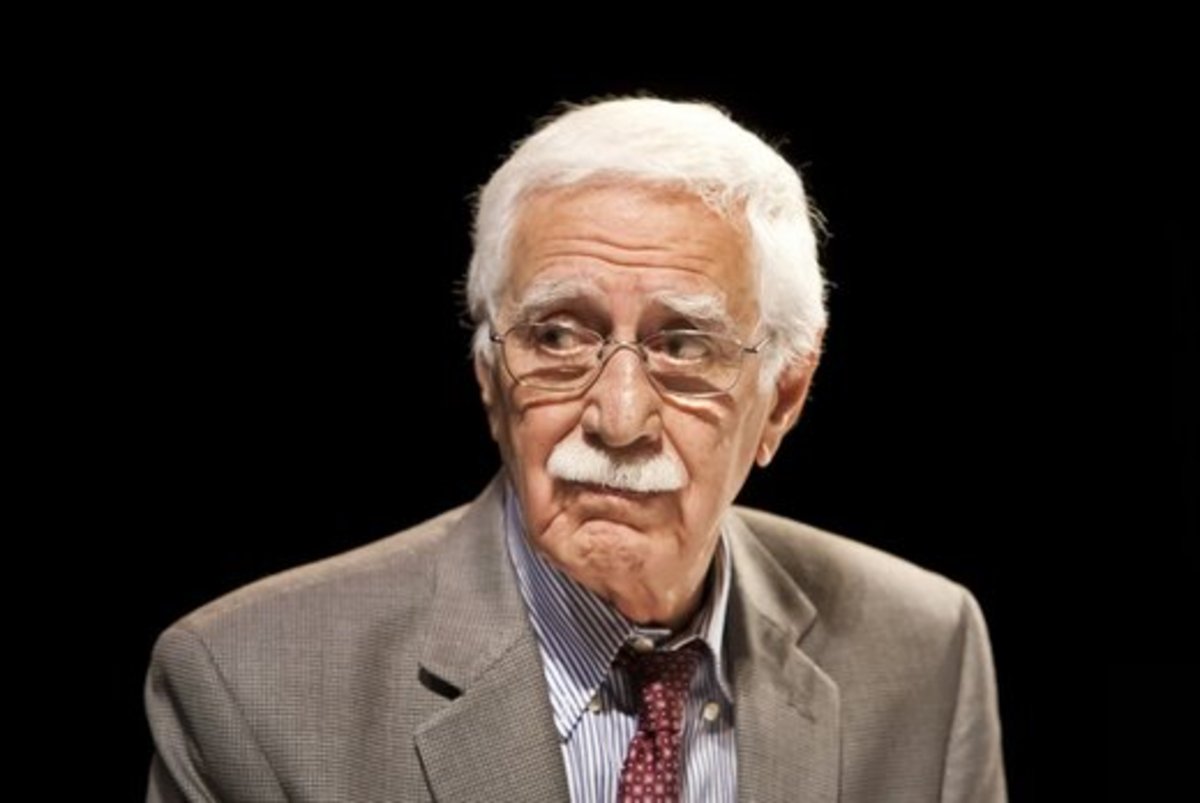 <strong>ایرج پزشکزاد</strong>