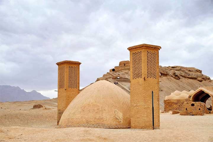 <strong>برج خاموشان سفرزون در استان یزد</strong>