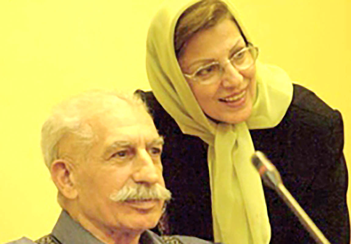 <strong>تصویر نادر ابراهیمی در کنار همسرش فرزانه منصوری</strong>