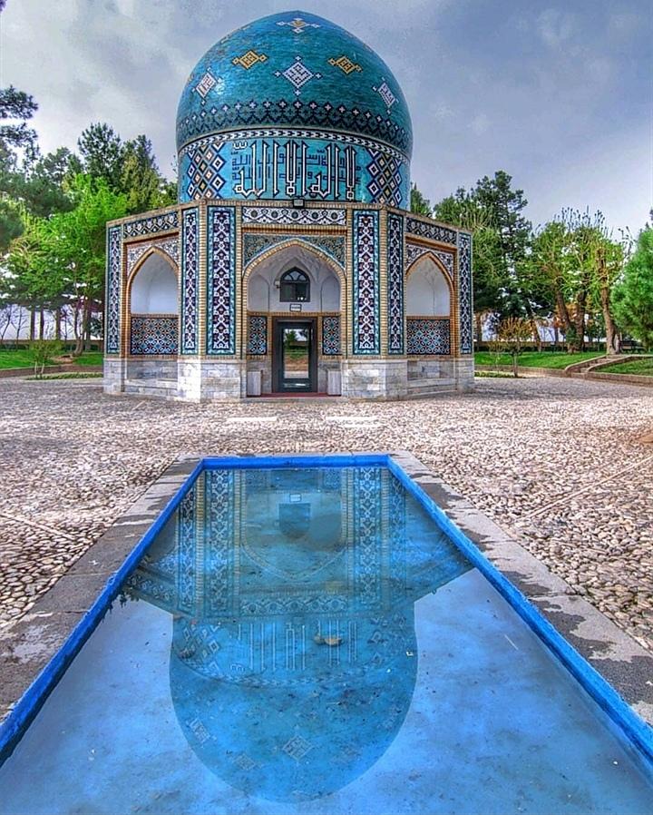 <strong>تصویری از آرامگاه عطار نیشابوری</strong>