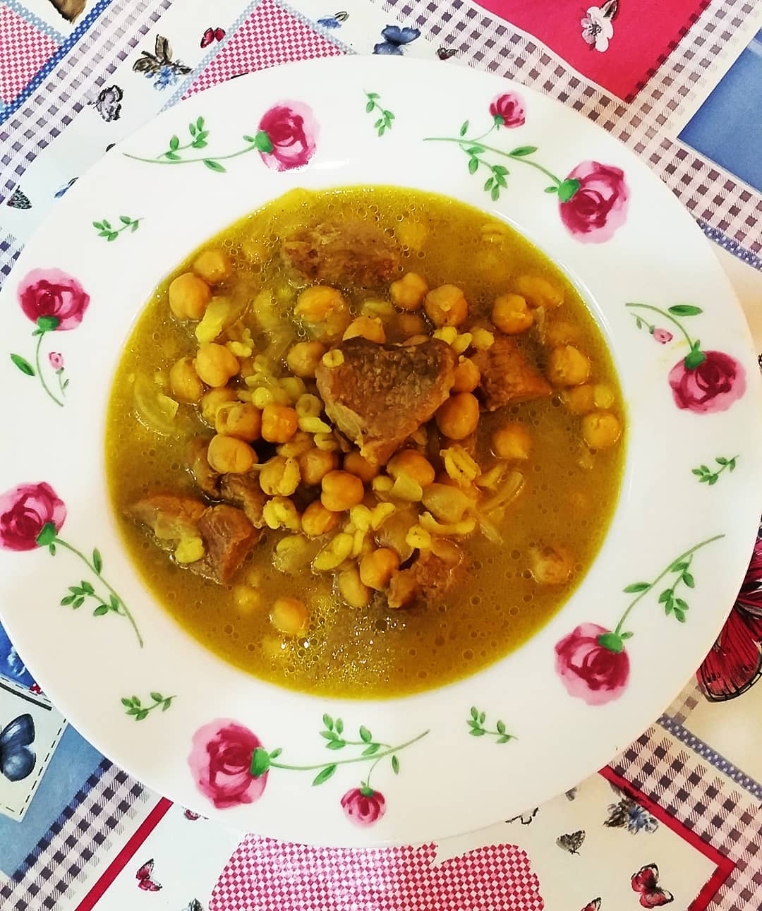 نخود آب به همراه گوشت