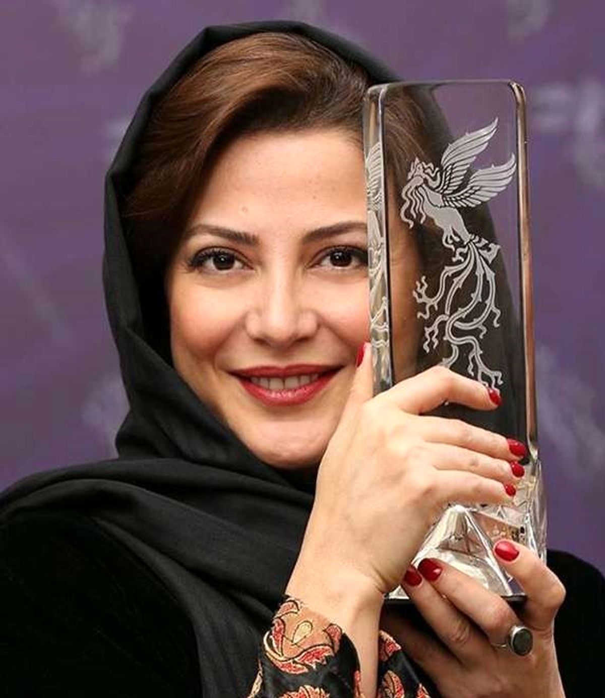 طناز طباطبایی بعد از دریافت جایزه جشنواره فیلم فجر
