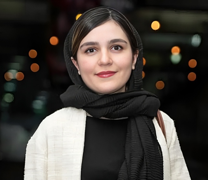 مونا احمدی