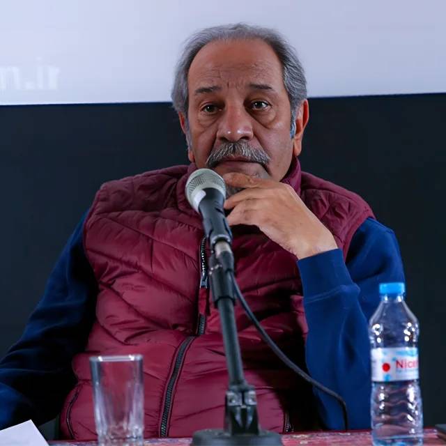 داریوش فرهنگ در یک نشست خبری