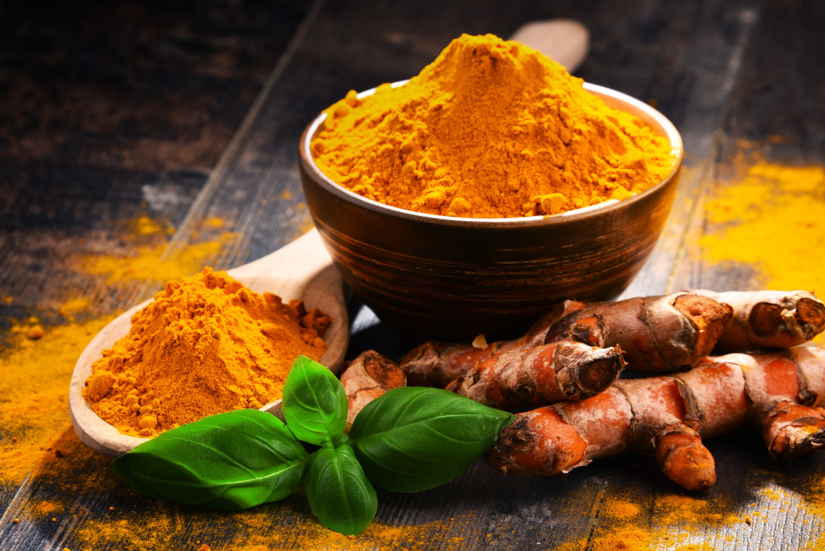 چوب و پودر زردچوبه