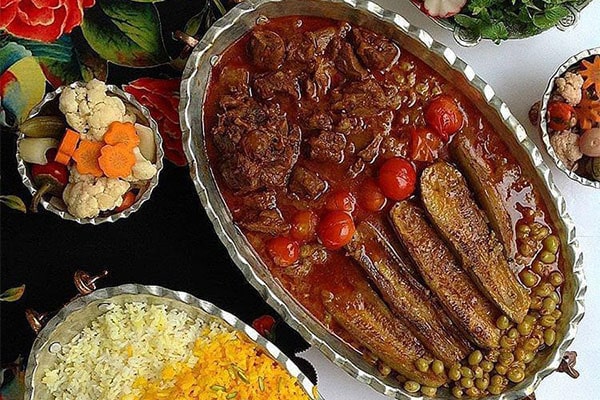 خورش کدو به همراه برنج و ترشی