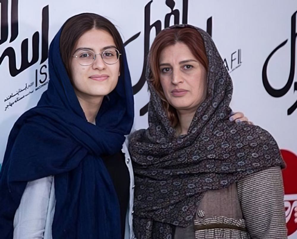 سارینا فرهادی (در سمت چپ) و پریسا بختآور (در سمت راست) در اکران ویژه فیلم اسرافیل