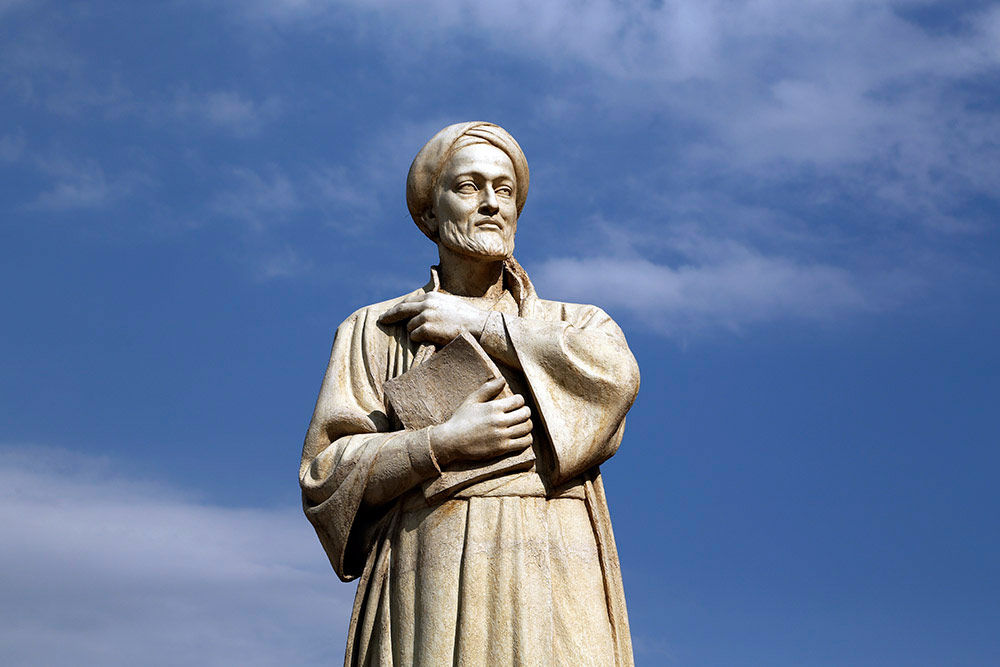 <strong>تندیس ابن سینا نصب شده در دروازه شمیران استان تهران</strong>