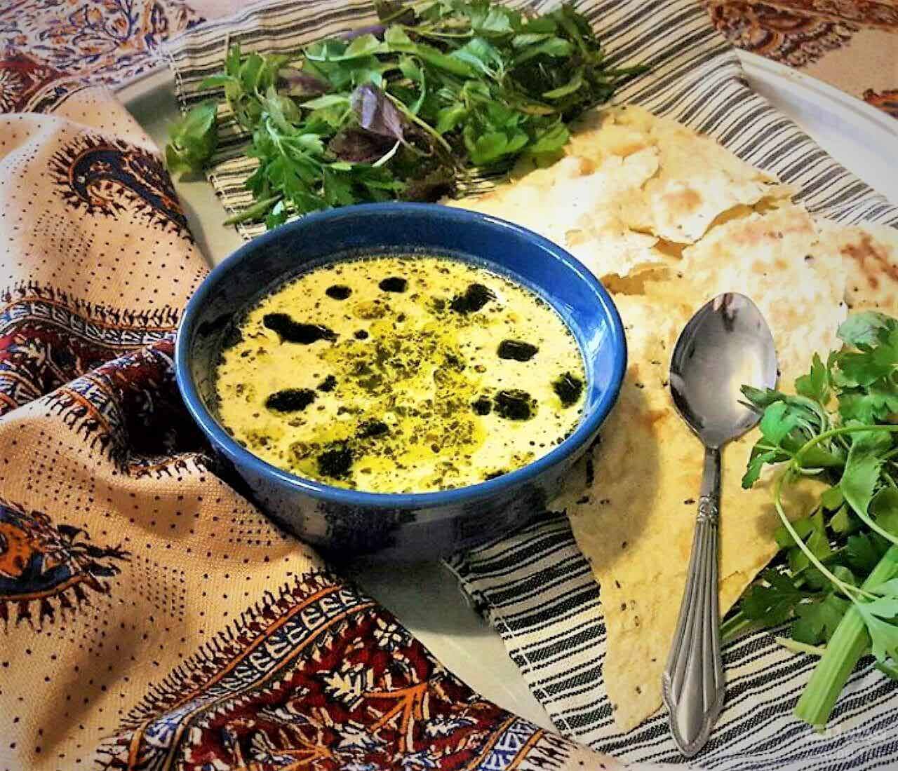 کل جوش یا کله جوش به همراه نان سنگک و سبزی تازه