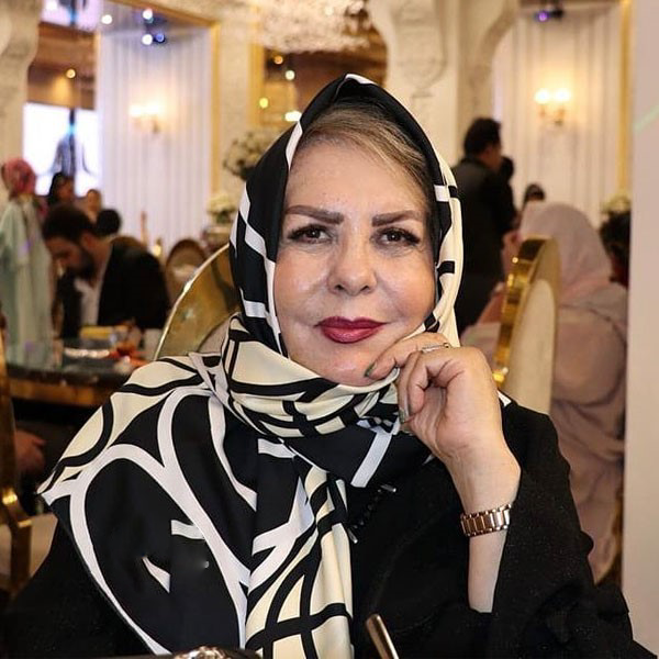 پوراندخت مهیمن