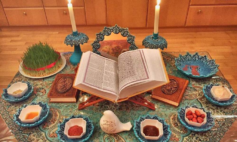 سفره هفتسین برای جشن گرفتن آغاز سال نو و نوروز