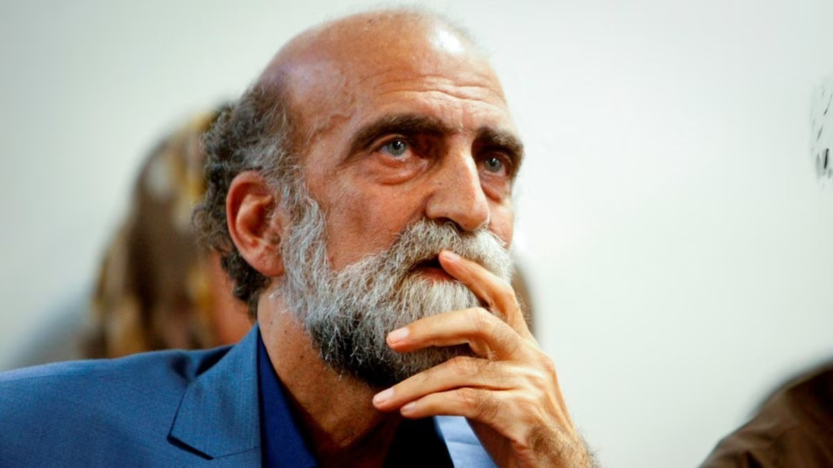 <strong>کریم اکبری مبارکه</strong>