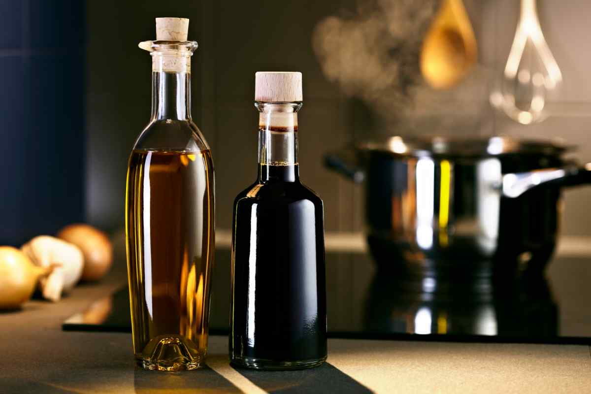 <strong>تصویر سرکه در بطری شیشه‌ای</strong>