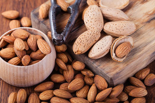 مغز بادام به همراه پوست آن#تغییر_مسیر [[الگو:طبقه‌بندی جانداران