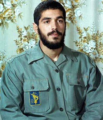 <strong>شهید ابراهیم هادی با لباس سپاهی</strong>