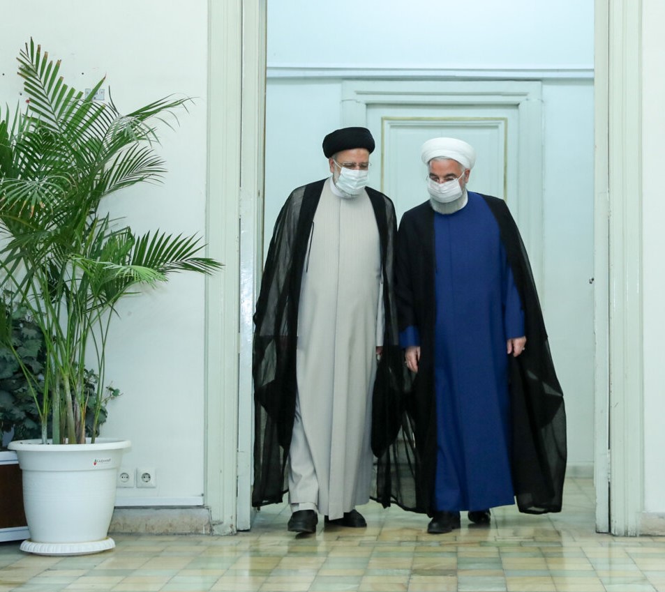 <strong>ورود حسن روحانی (هفتمین رئیس‌جمهور ایران) و سید ابراهیم رئیسی (هشتمین رئیس‌جمهور ایران) به دفتر نهاد ریاست جمهوری</strong>