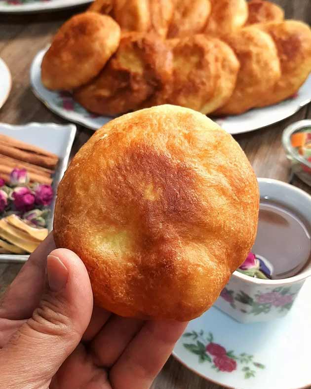 نان برساق به همراه چای