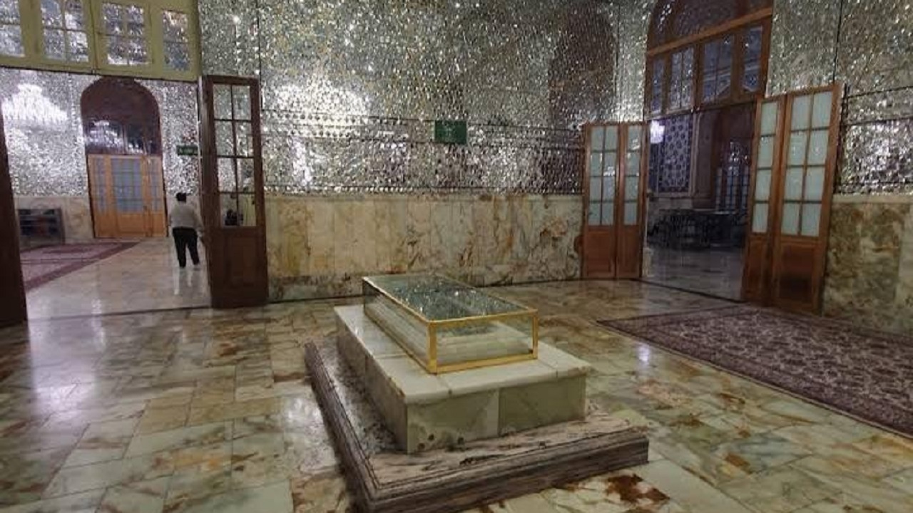 <strong>تصویری از مقبره شیخ بهایی در مسجد گوهرشاد</strong>
