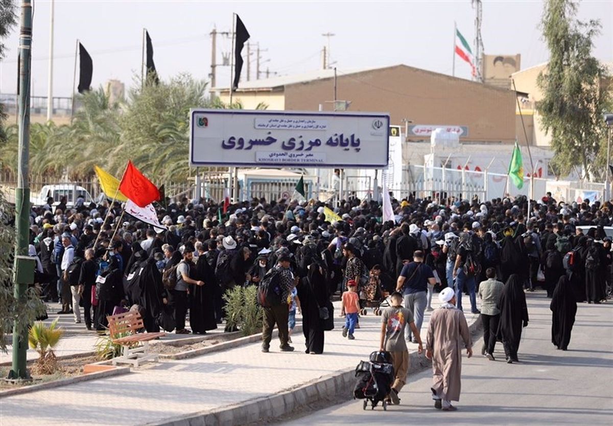 <strong>تصویری از تردد زائران از پایانه مرزی خسروی در ایام اربعین</strong>