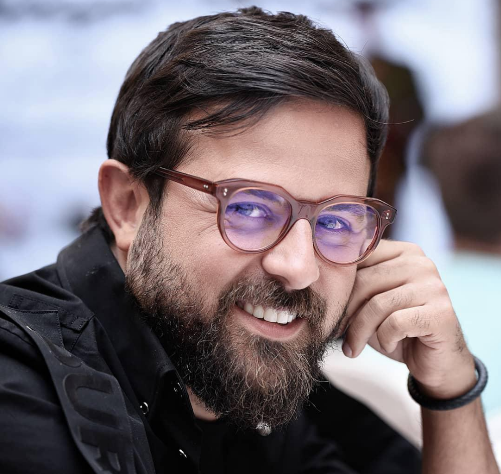 <strong>تصویری از هومن سیدی با عینک</strong>