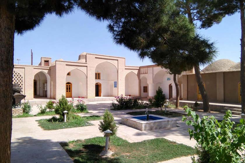 تصویری از آرامگاه ابوسعید ابوالخیر در مهنه