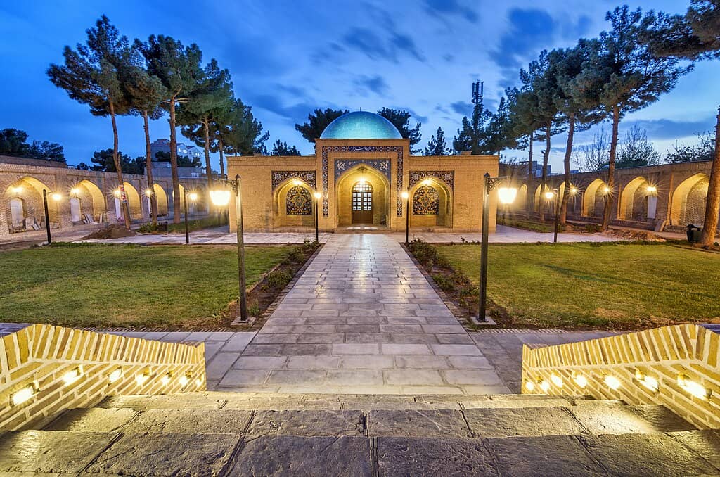 مقبره ملاهادی، سبزوار
