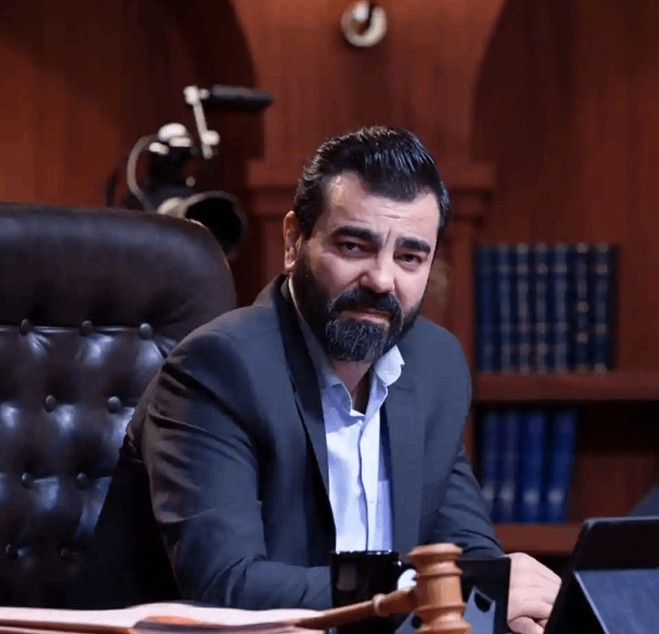 بهزاد خلج در نمایی از مجموعه آقای قاضی