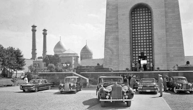 پرونده:مقبره رضا شاه.jpg