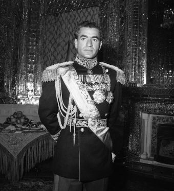 محمدرضا پهلوی با لباس نظاهی