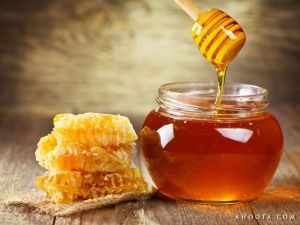 عسل به همراه موم عسل.jpg