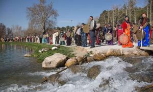 جشن نوروز در طاقبستان کرمانشاه