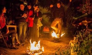 جشن گرفتن و برگزاری مراسم چهارشنبه‌سوری