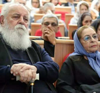 تصویر هوشنگ ابتهاج در کنار همسرش آلما