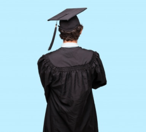 لباس فارغ التحصیلی؛ لباسی که دانشجویان پس از اتمام تحصیل در دانشگاه در زمان دریافت مدرک تحصیلی به تن می کنند..png