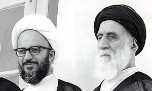 آیت الله مکارم شیرازی (سمت چپ) در کنار آیت الله پسندیده برادر امام خمینی (س) (سمت راست)