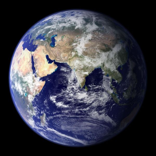 پرونده:تصویر کره زمین از فضا.jpg
