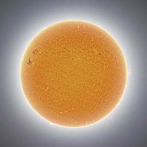 تصویر خورشید تشکیل شده از 70 تصویر تلسکوپی