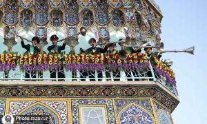 نواختن نقاره در حرم مطهر رضوی به مناسبت سال نو (1403)