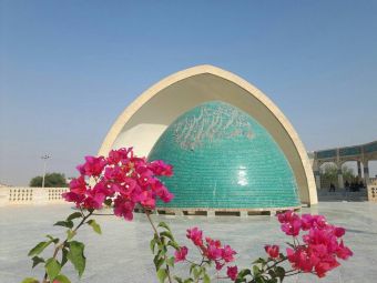 تصویر آرامگاه هوشنگ ابتهاج در گتوند